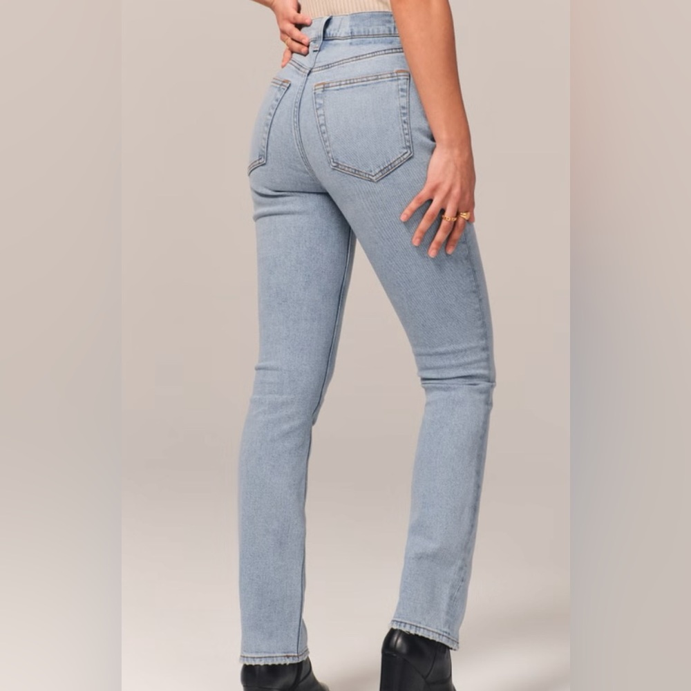 Abercrombie Ultra High Rise 90s Straight Jean (Curve Love)